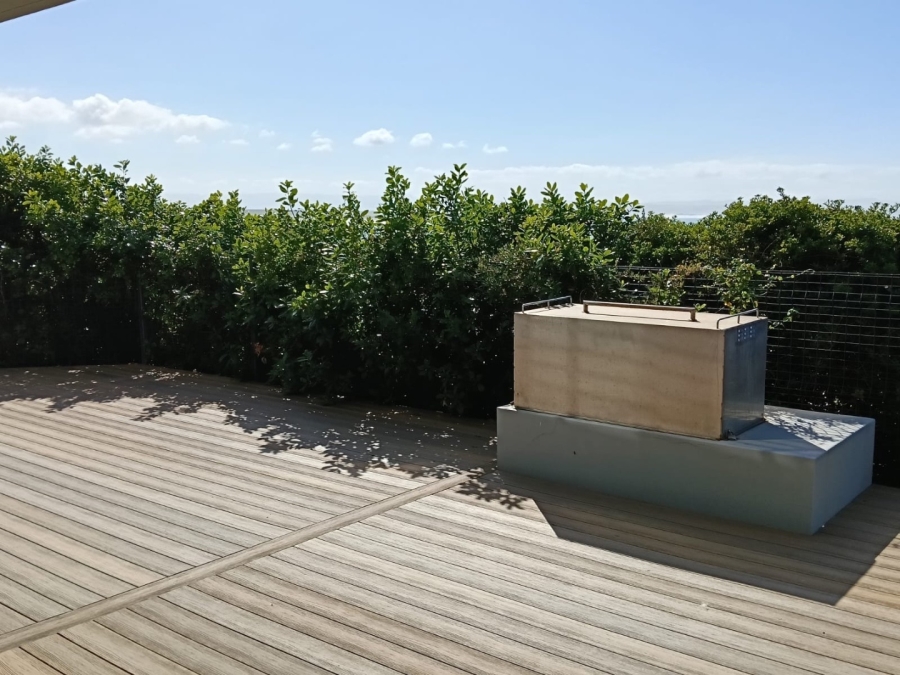 6 Bedroom Property for Sale in Wavecrest Eastern Cape